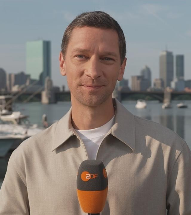 ZDF-Reporter Florian Zschiedrich berichtet von der Fußball-WM