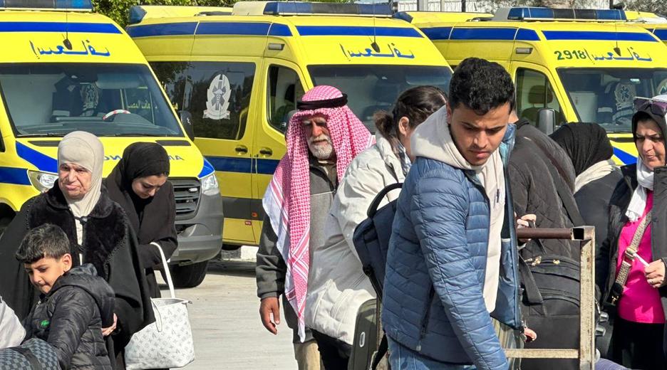 Rafah: Flüchtlinge aus dem Gazastreifen überqueren die Grenze zu Ägypten