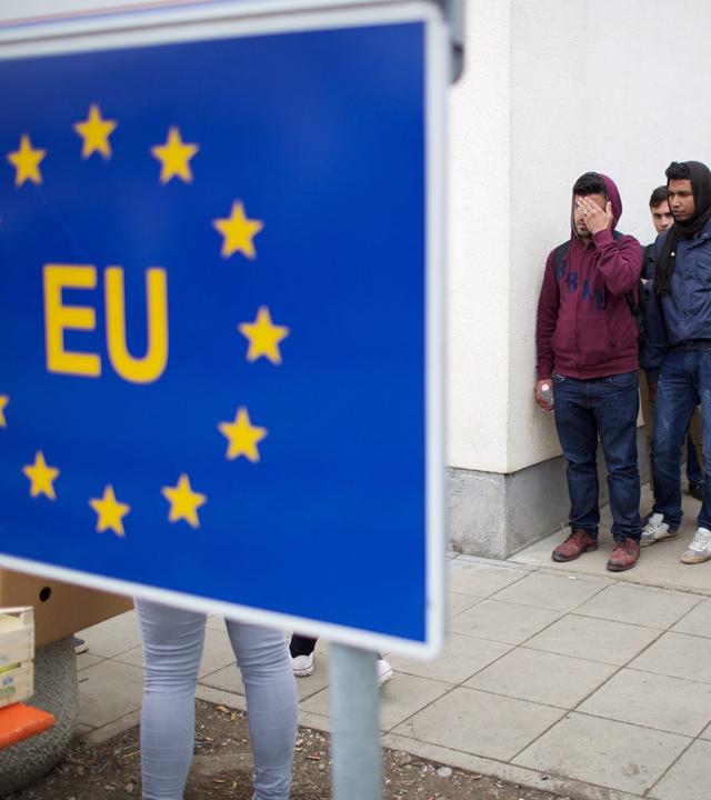 Flüchtlinge an einem EU-Grenzübergang