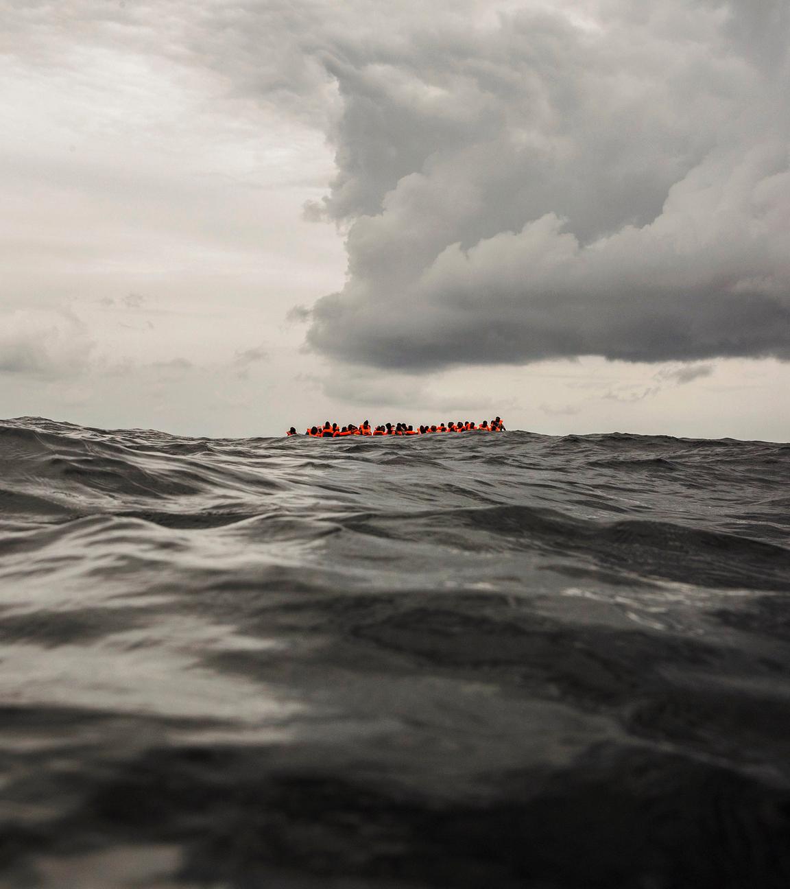 Fluechtlingsboot auf dem Mittelmeer