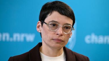 NRW-Flüchtlingsministerin Josefine Paul tritt zurück