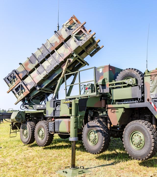 Ein Flugabwehrsystem vom Typ Patriot wird am Tag der Bundeswehr ausgestellt
