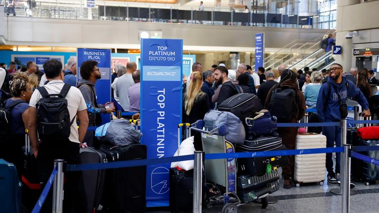 Over 1,600 flights canceled in US amid government shutdown