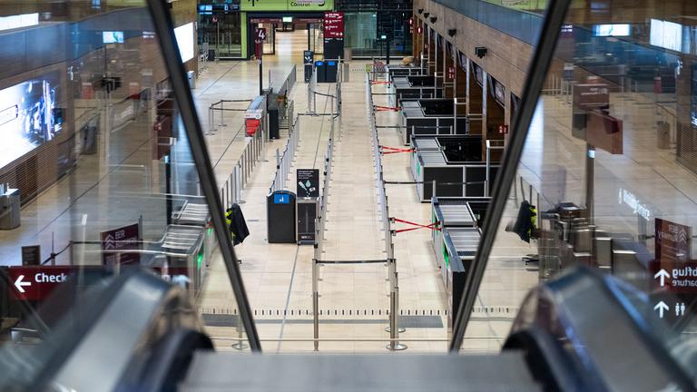 Leere Abfertigungshalle am BER