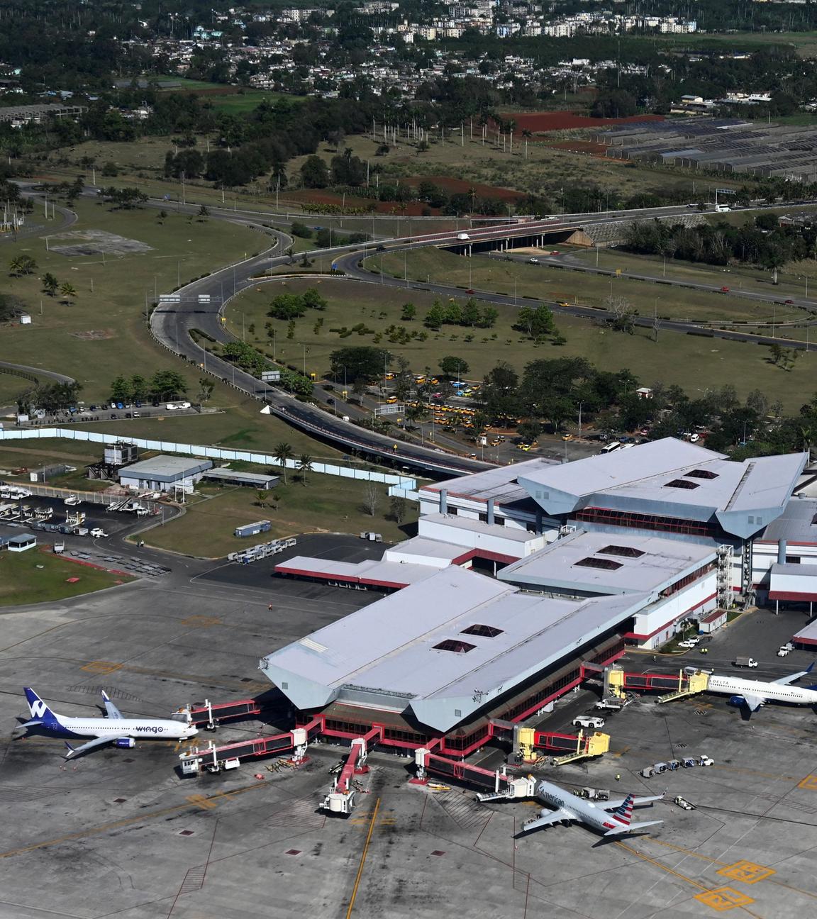 Luftaufnahme des Flughafens "Aeropuerto Internacional José Martí" in Havanna, Kuba, am 03.04.2025.