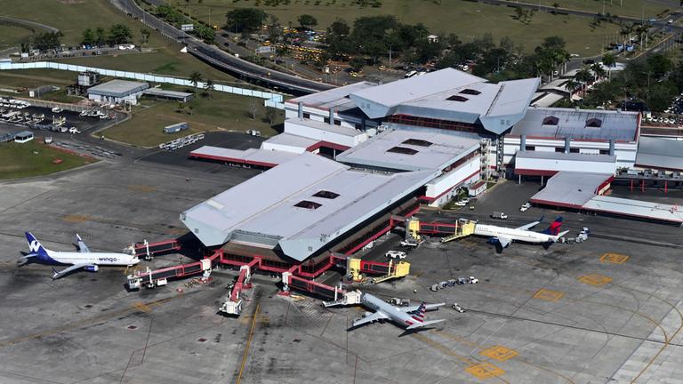 Luftaufnahme des Flughafens "Aeropuerto Internacional José Martí" in Havanna, Kuba, am 03.04.2025.