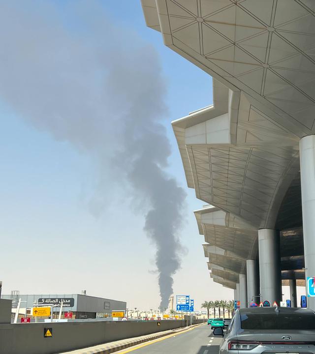 Photo Flash | Explosions heard again in Riyadh