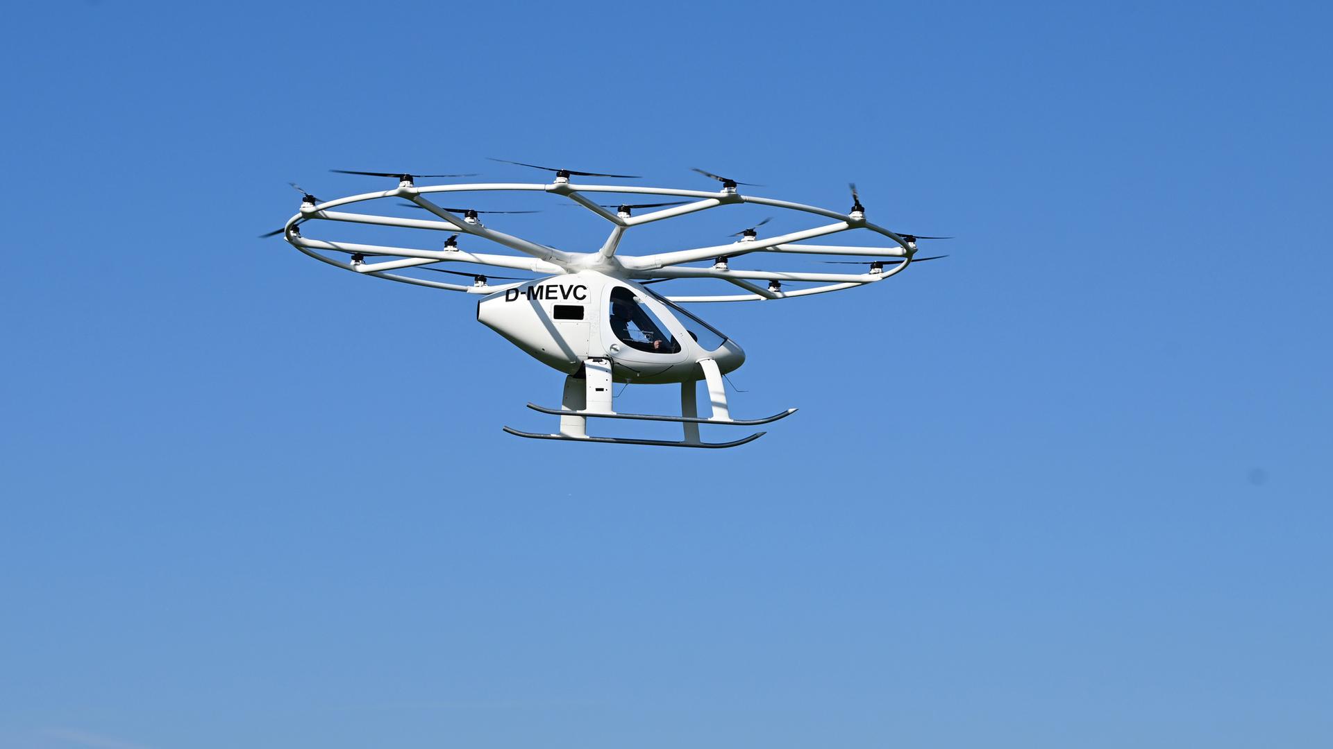 Ein elektrisch angetriebenes Flugtaxi Volocopter.