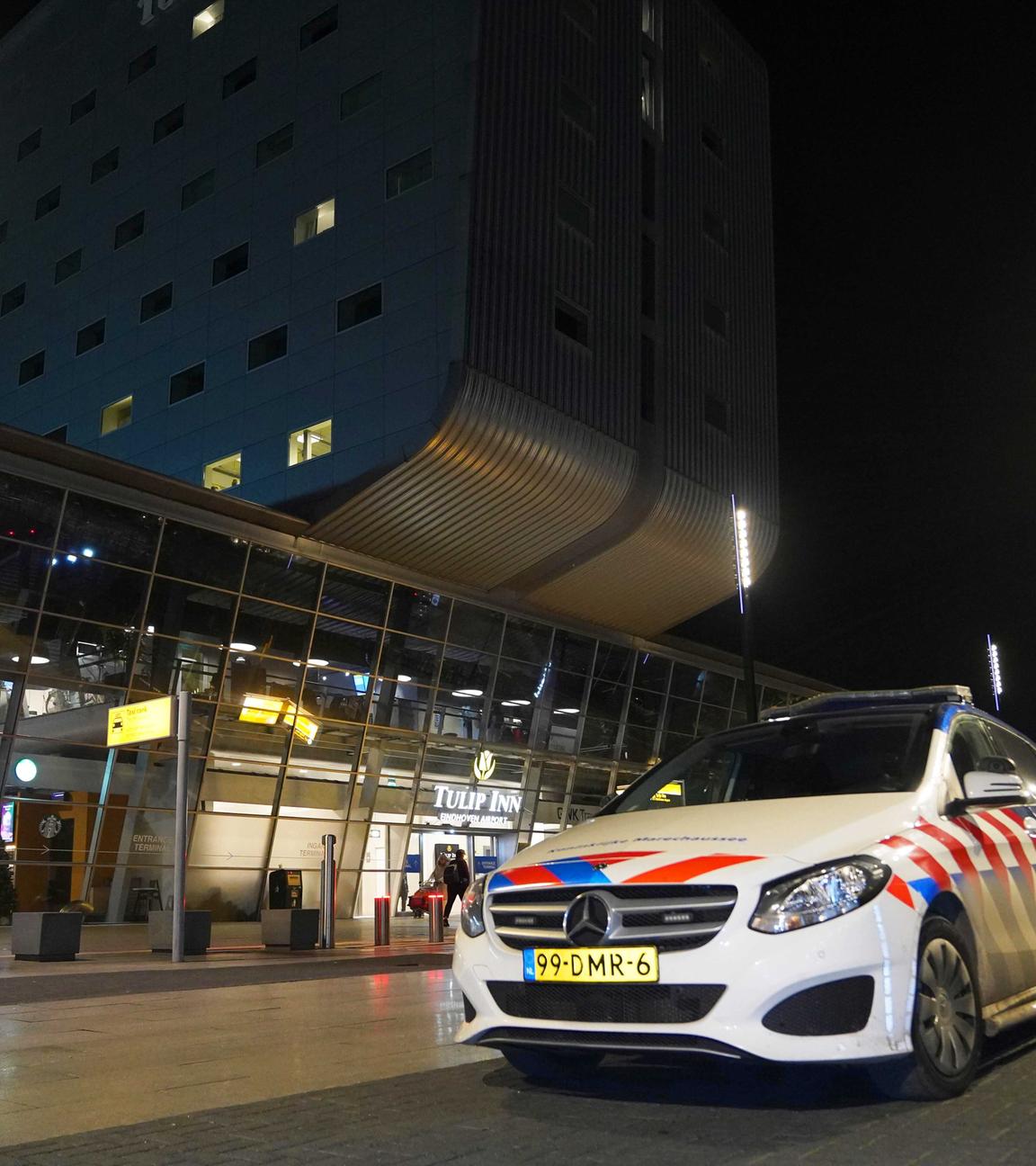 Der Flugverkehr in Eindhoven wurde nach der Sichtung mehrerer Drohnen eingestellt.