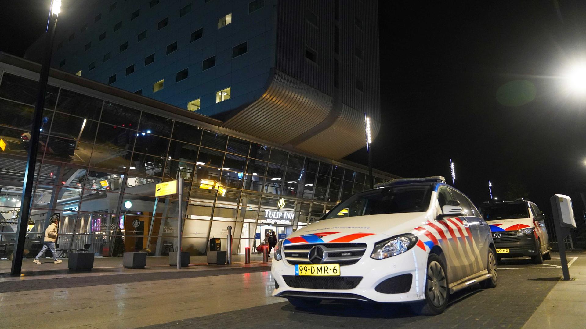 Der Flugverkehr in Eindhoven wurde nach der Sichtung mehrerer Drohnen eingestellt.