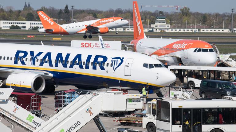 Flugzeuge der Fluggesellschaften Ryanair und Easyjet