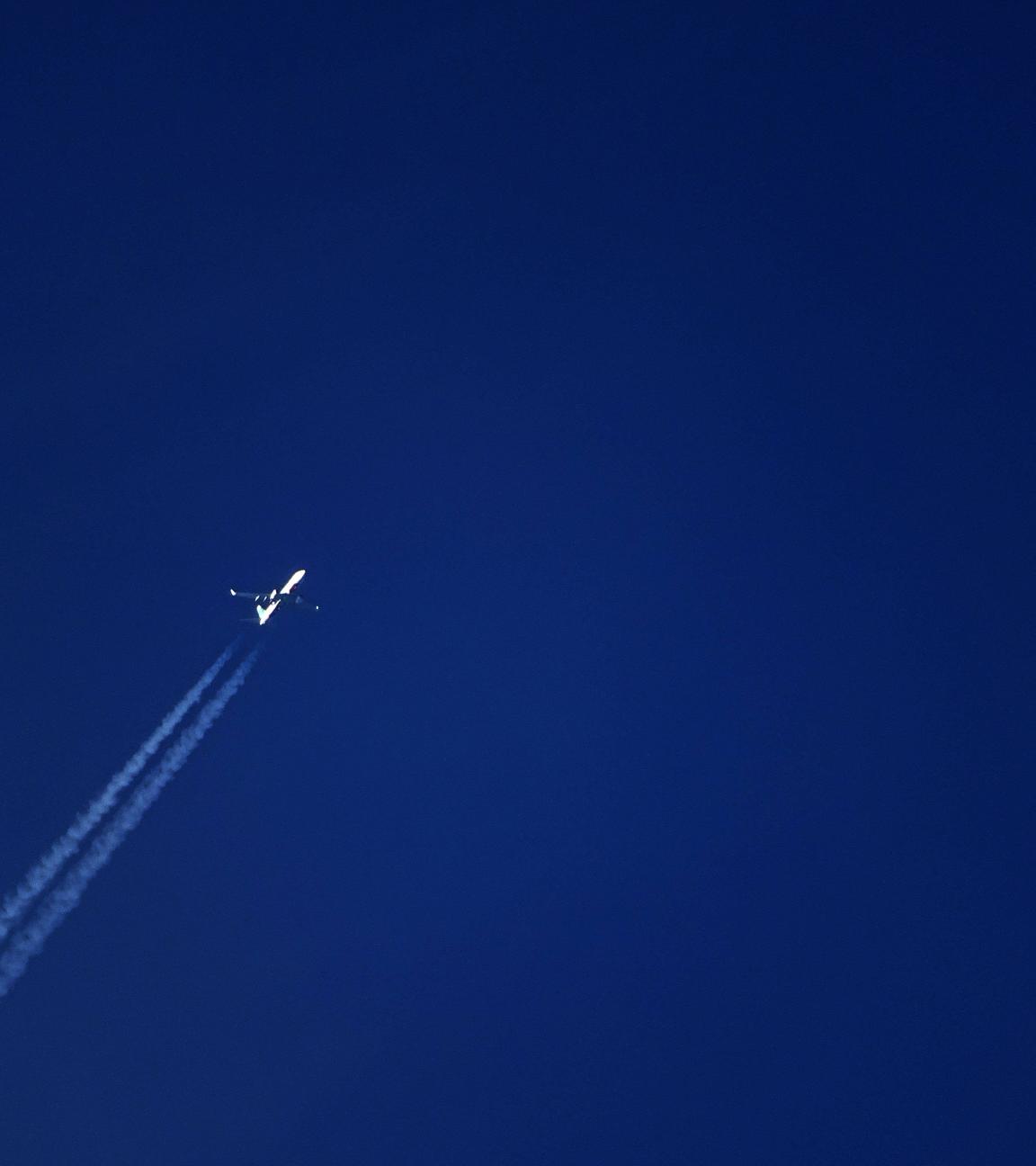 Flugzeug am Himmel