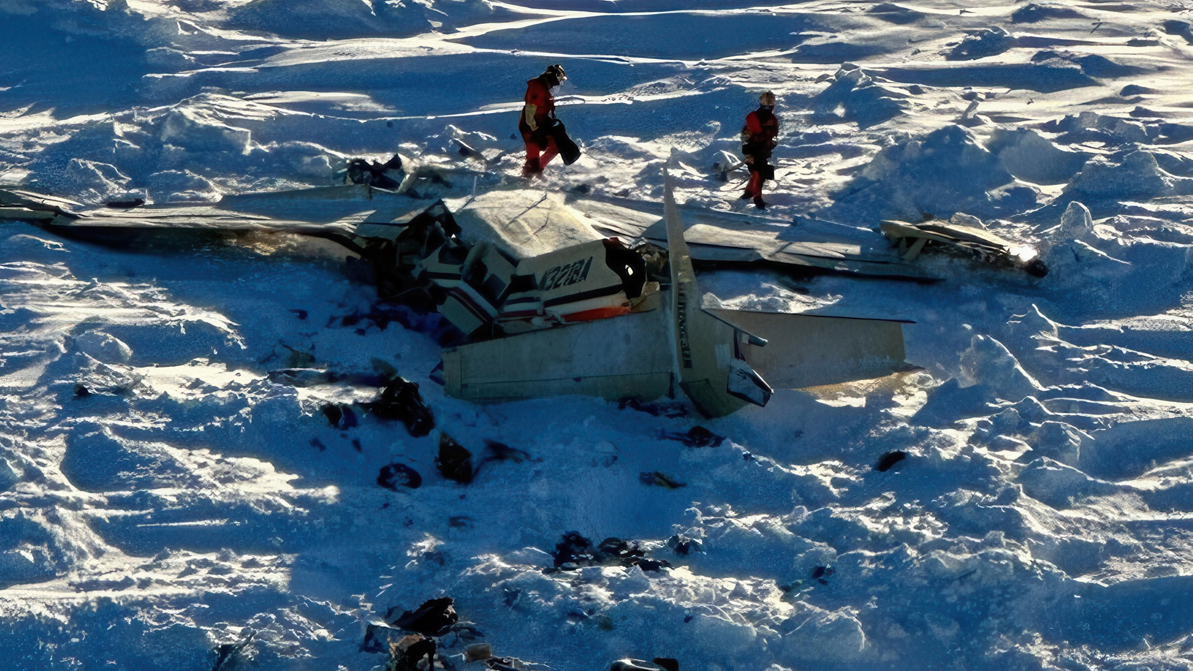 USA, West Alaska: Ein kleines Flugzeug, das im Westen Alaskas auf einem Flug in Richtung der Drehkreuzgemeinde Nome abgestürzt ist.