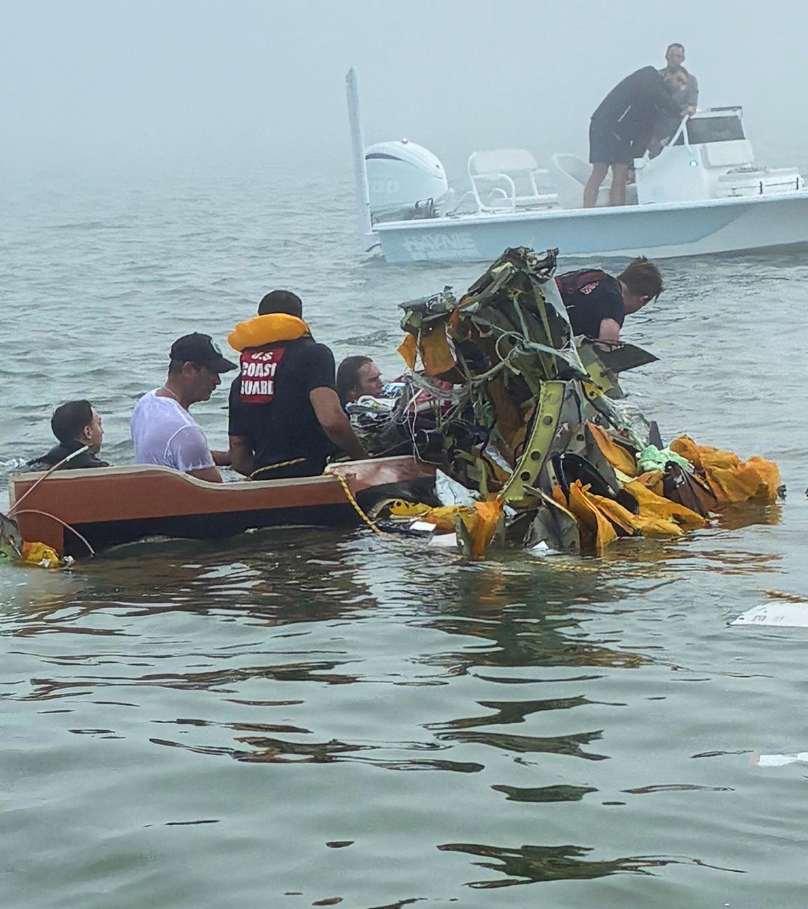 USA, Galveston: Absturz eines mexikanischen Marineflugzeugs in der Nähe von Galveston.