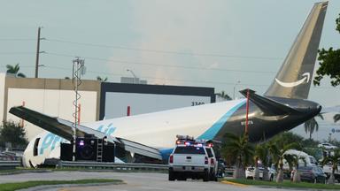 Miami: Ein Frachtflugzeug des Online-Händlers Amazon ist über die Startrampe hinausgeschossen. 
