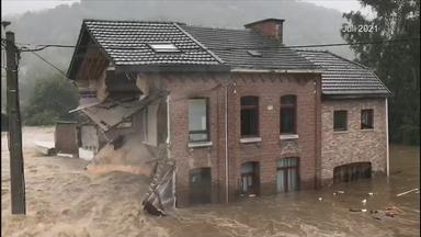 Haus wird von Flut in Belgien 2021 zerstört