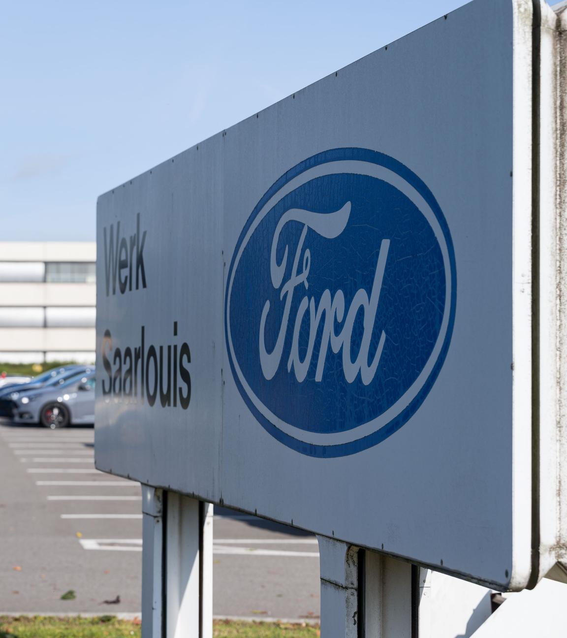 Das Ford Werk in Saarlouis ist zu sehen.