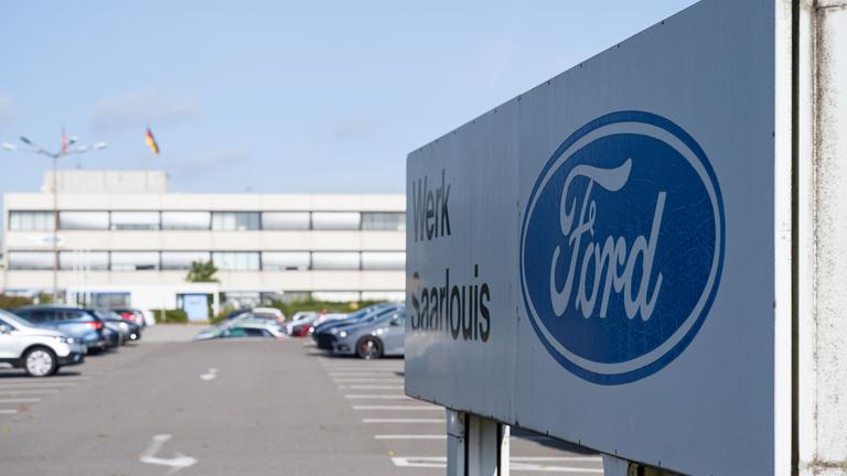 Das Ford Werk in Saarlouis ist zu sehen.