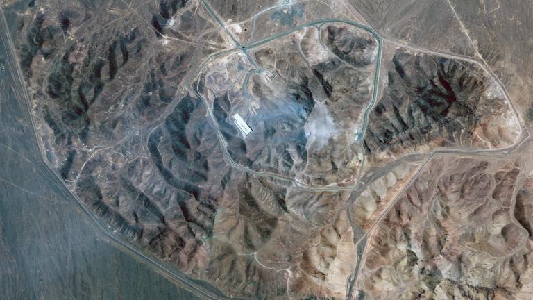 Dieses Satellitenbild von Planet Labs PBC zeigt die unterirdische iranische Anlage zur Urananreicherung in Fordo nach US-Luftangriffen auf die Einrichtung am Sonntag, dem 22. Juni 2025. (Planet Labs PBC über AP)