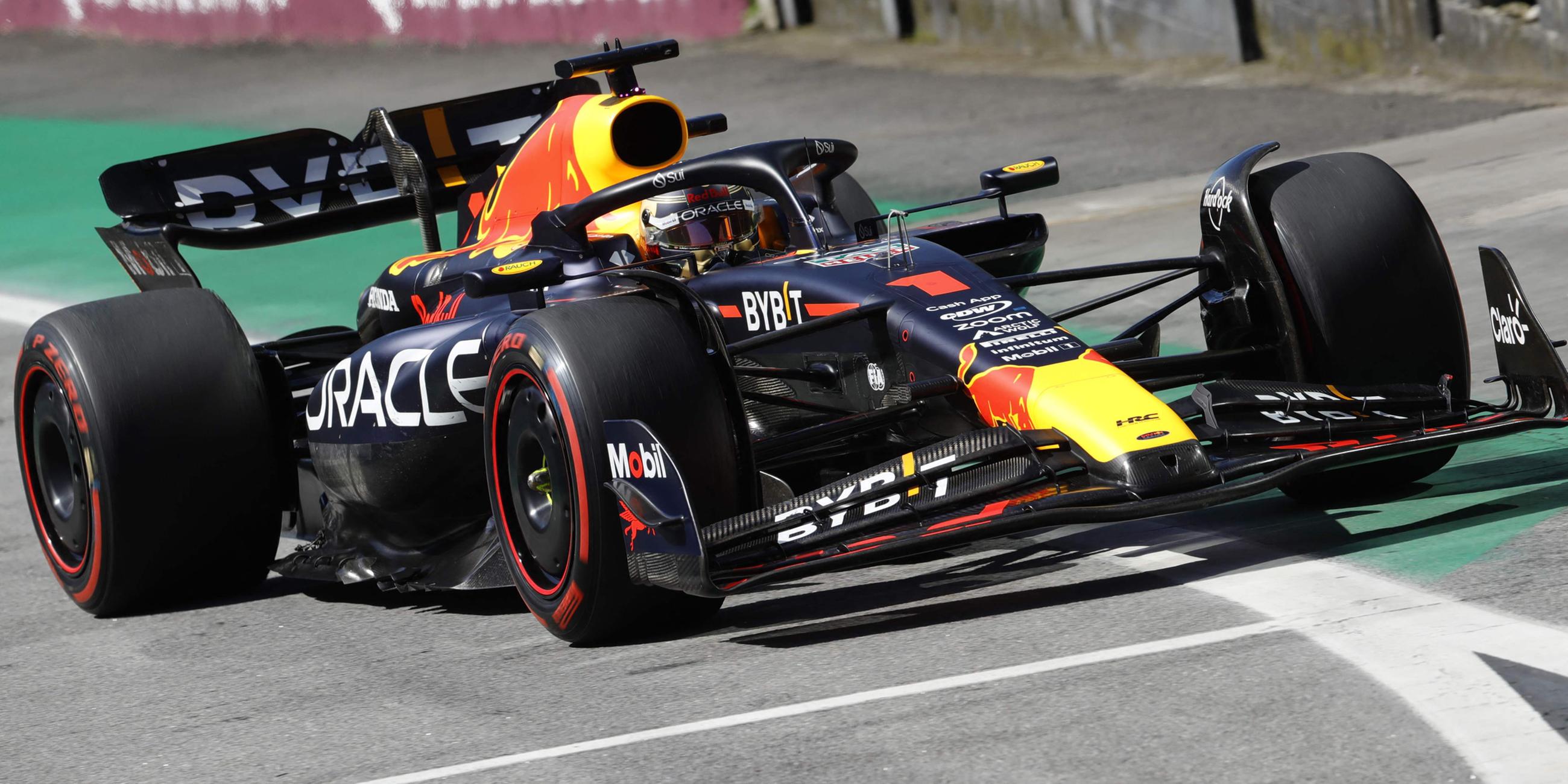 Max Verstappen im Rennwagen.