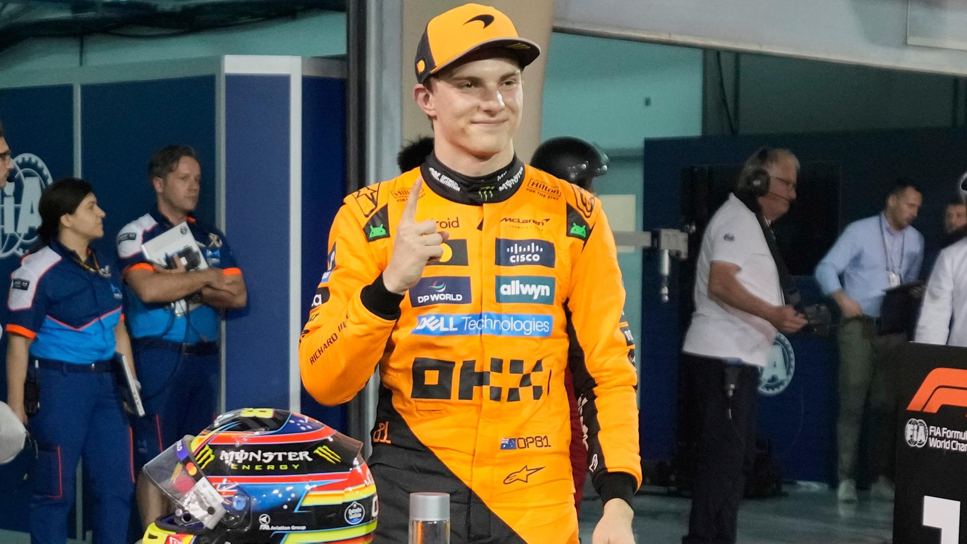 Oscar Piastri von Mc Laren gewinnt das Rennen beim Bahrain Grand Prix.