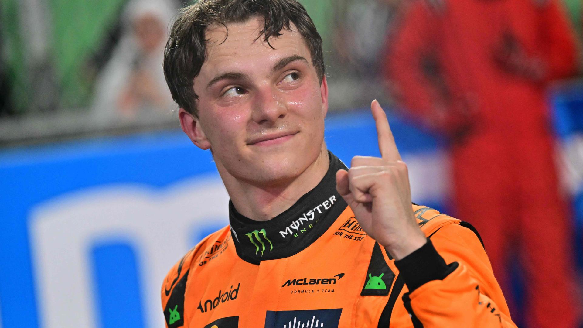 McLarens Oscar Piastri jubelt nach seinem Sieg beim Grand Prix in Saudi-Arabien.