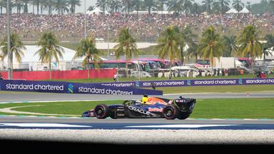 Formel-1-Pilot Max Verstappen siegt beim GP von Bahrain, der als Nachholrennen in Malaysia ausgetragen wird.