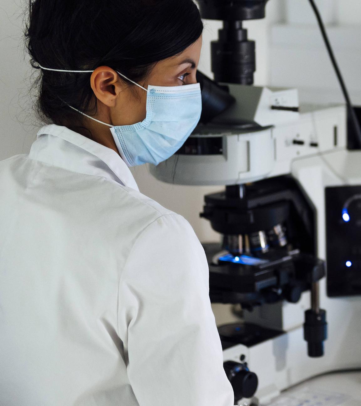 Forscherinnen in einem Labor