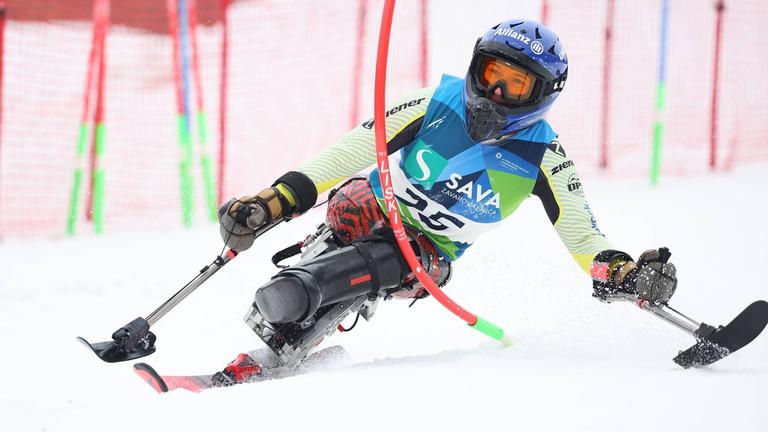 Monoskifahrerin Anna-Lena Forster in Aktion