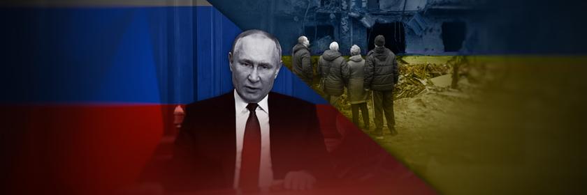 Die Montage zeigt in der linken Bildhälfte Russlands Präsidenten Wladimir Putin vor russischer Flagge. In der rechten Bildhälfte sind mehrere Menschen zu sehen, die vor einer zerstörten Häuserfassade stehen. Die rechte Hälfte ist in die Farben der ukrainischen Flagge getaucht.