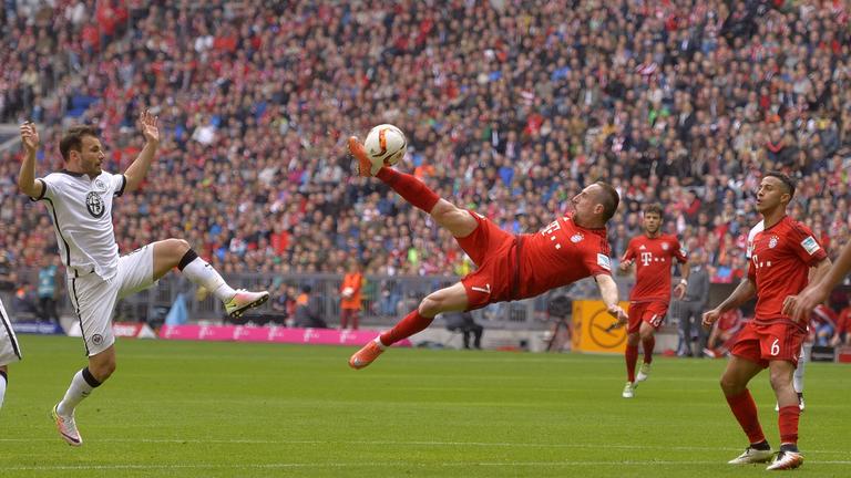 Franck Ribéry schießt ein beeindruckendes Fallrückzieher-Tor gegen Eintracht Frankfurt