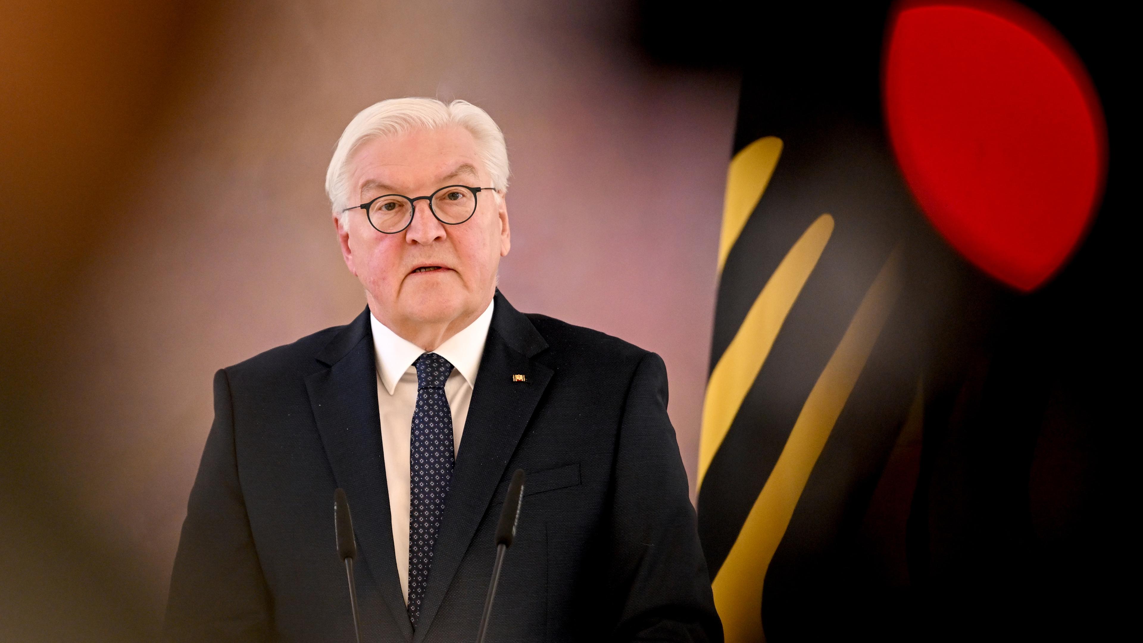 Bundespräsident Frank-Walter Steinmeier spricht zu Medienvertretern am 29.01.2024.