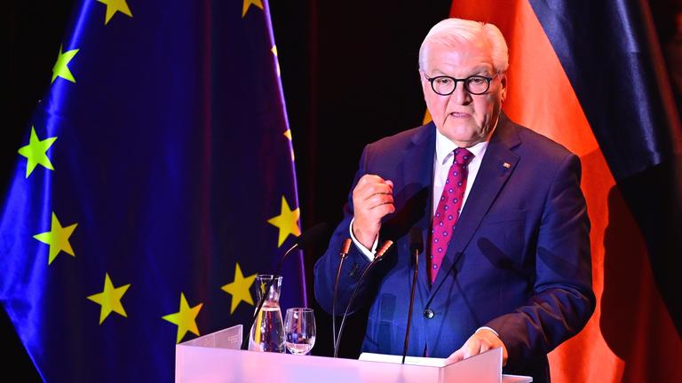 Bundespräsident Frank-Walter Steinmeier spricht beim Festakt zum Tag der Deutschen Einheit im Konzerthaus in Bremen.