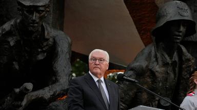 Bundespräsident Frank-Walter Steinmeier spricht am Mittwoch, dem 31. Juli 2024, bei Gedenkfeiern zum Warschauer Aufstand am Vorabend des 80. Jahrestages des zum Scheitern verurteilten Aufstands gegen die deutschen Besatzer während des Zweiten Weltkriegs in Warschau, Polen. 