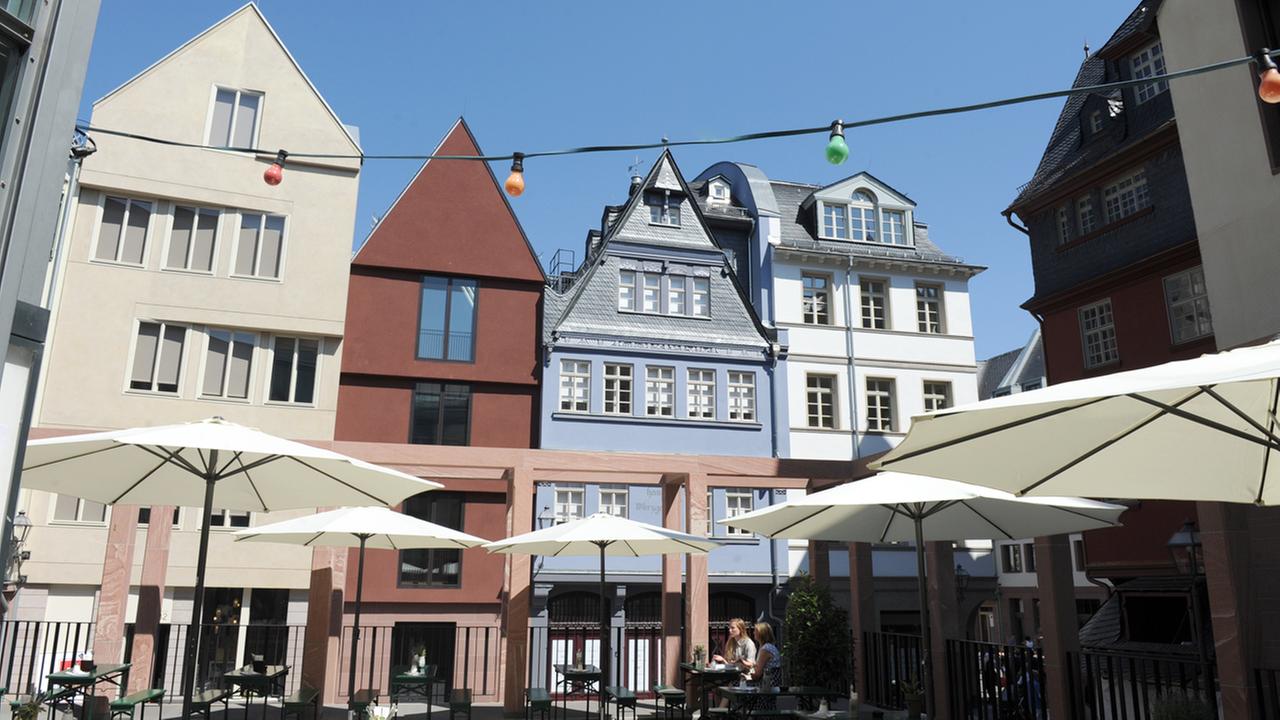 Neue Mitte: 15 Rekonstruktionen historischer Häuser und 20 moderne Interpretationen bilden Frankfurts "neue Altstadt".