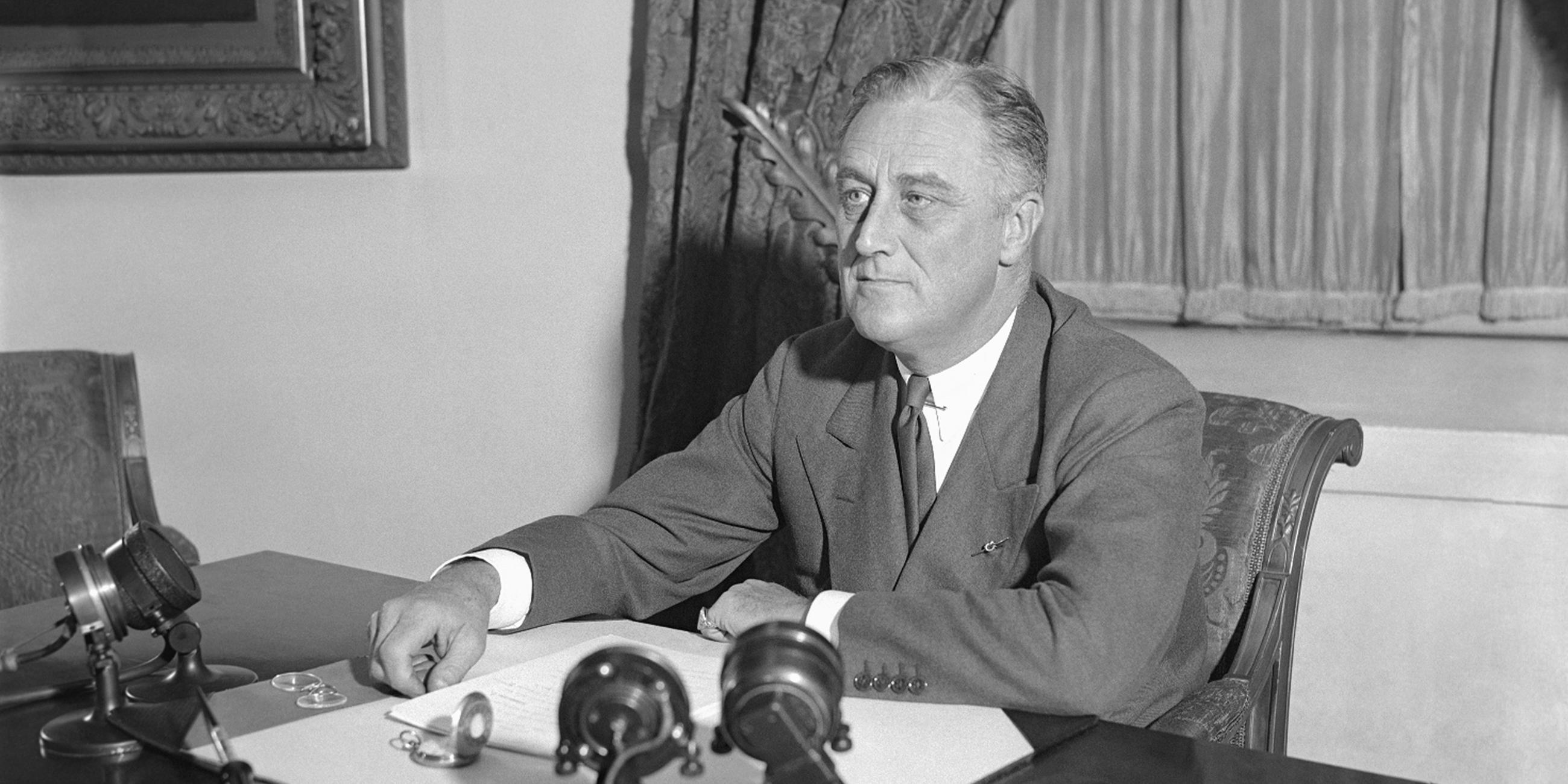 Archiv: Franklin D. Roosevelt an seinem schreibtisch im weissen haus - 1933