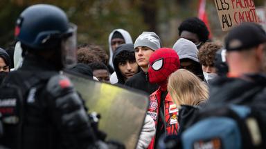 Bei den Massenprotesten in ganz Frankreich kam es erneut zu schweren Ausschreitungen zwischen der Polizei und zahlreichen gewalttätigen Gruppen.