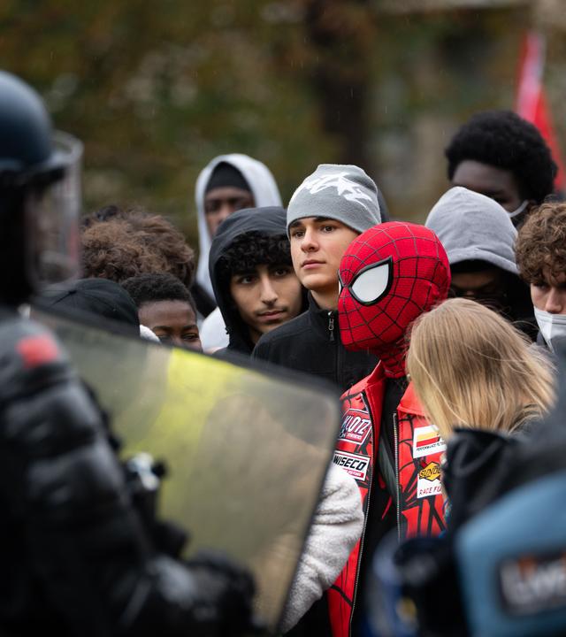 Bei den Massenprotesten in ganz Frankreich kam es erneut zu schweren Ausschreitungen zwischen der Polizei und zahlreichen gewalttätigen Gruppen.