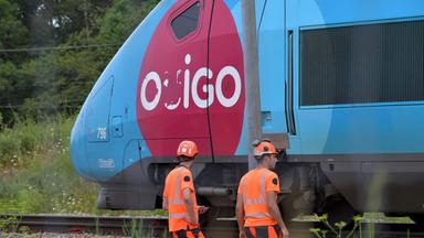 Angestellte der SNCF kontrollieren den Hochgeschwindigkeitsverkehr auf der Strecke zwischen Paris und Bordeaux