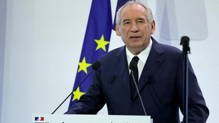 Der französische Premierminister François Bayrou hält eine Rede, in der er die wichtigsten Leitlinien des französischen Haushalts 2026 vorstellt.