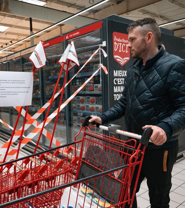 Absperrband im Supermarkt