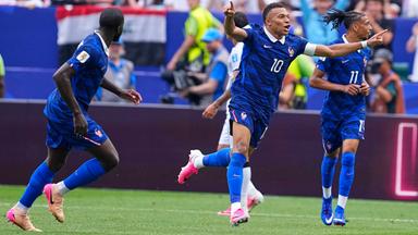 Kylian Mbappé (Frankreich) jubelt.