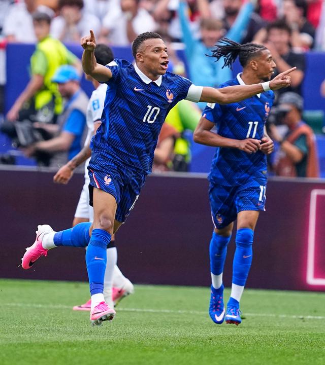 Kylian Mbappé (Frankreich) jubelt.
