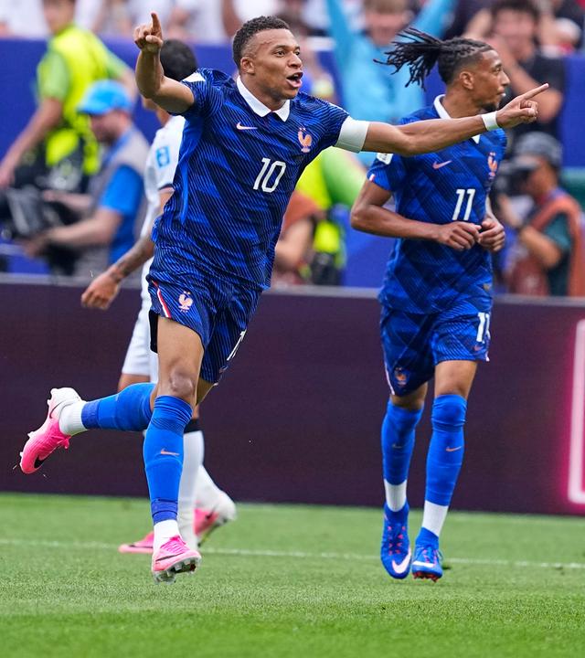 Kylian Mbappé (Frankreich) jubelt.
