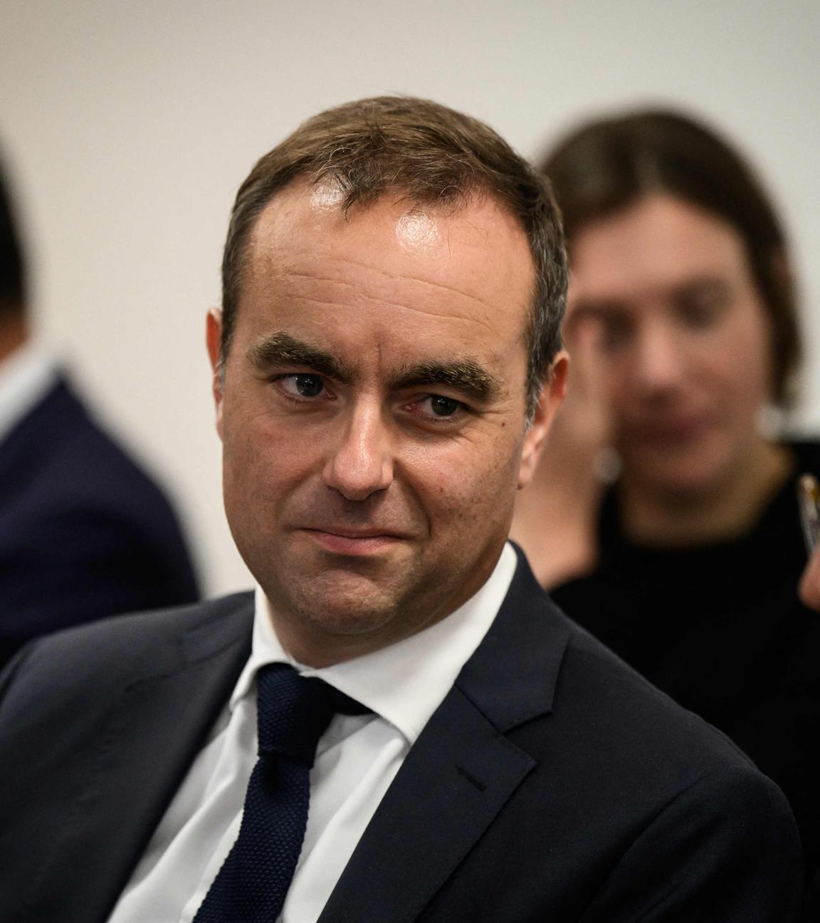 Macon, Frankreich: Frankreichs Premier Lecornu bei einem Besuch in einem Gesundheitszentrum.