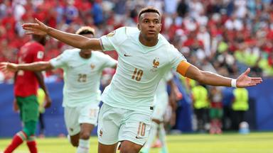 Kylian Mbappé, Stürmer der französischen Nationalmannschaft, jubelt nach seinem ersten Tor im WM-Viertelfinale 2026 gegen Marokko.