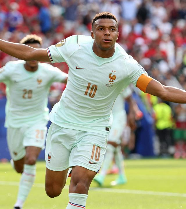 Kylian Mbappé, Stürmer der französischen Nationalmannschaft, jubelt nach seinem ersten Tor im WM-Viertelfinale 2026 gegen Marokko.