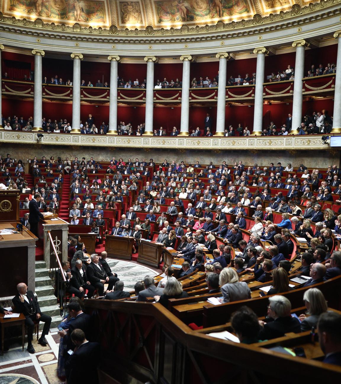 Der französische Premierminister Sébastien Lecornu ist hier während seiner Regierungserklärung vor der Nationalversammlung in Paris abgebildet.