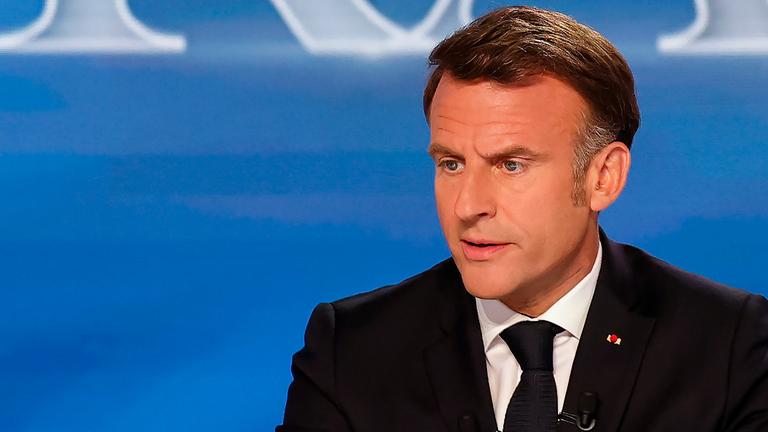 Französischer Präsident Emmanuel Macron gibt ein langes TV-Interview auf TF1