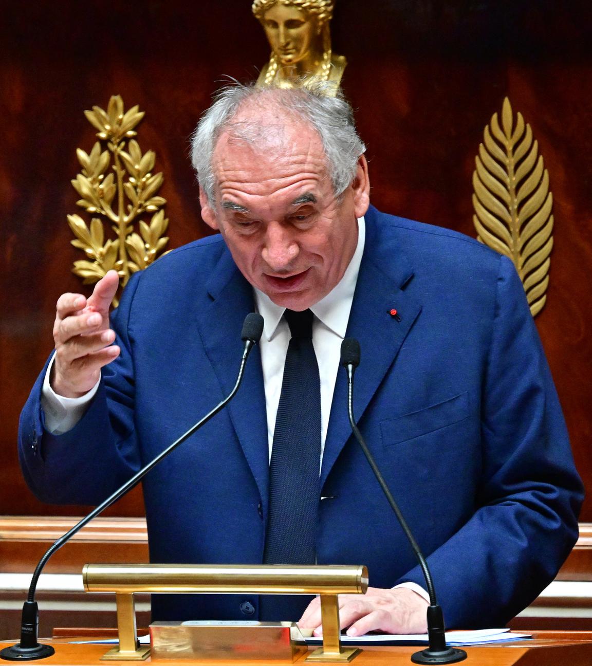 Frankreichs Premierminister Bayrou stellt im Parlament die Vertrauensfrage
